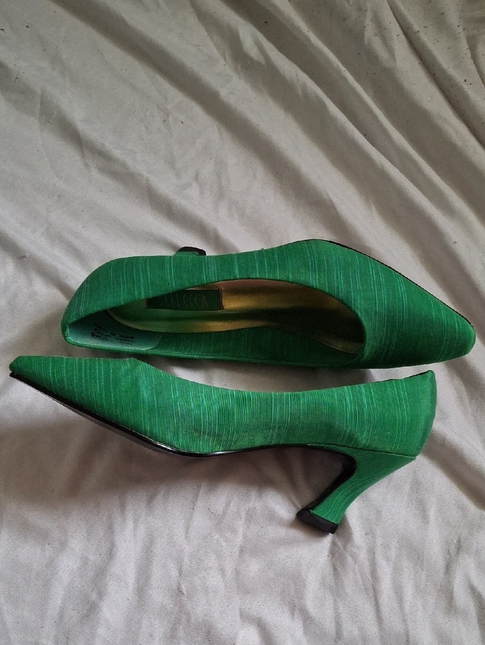 Green Textured Pointed-Toe Women's Pumps